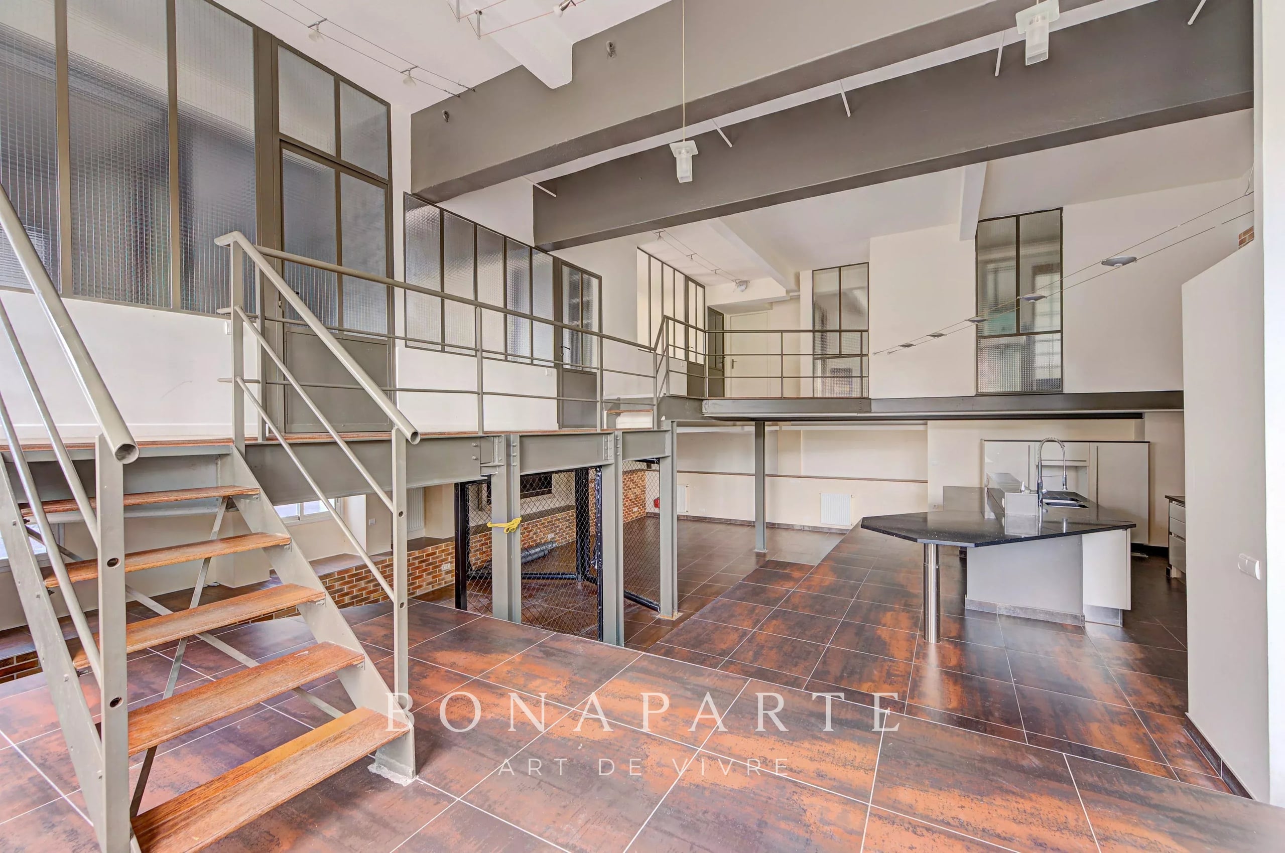 Loft à usage mixte — 205 m² Carrez | Terrasse privative | Double parking